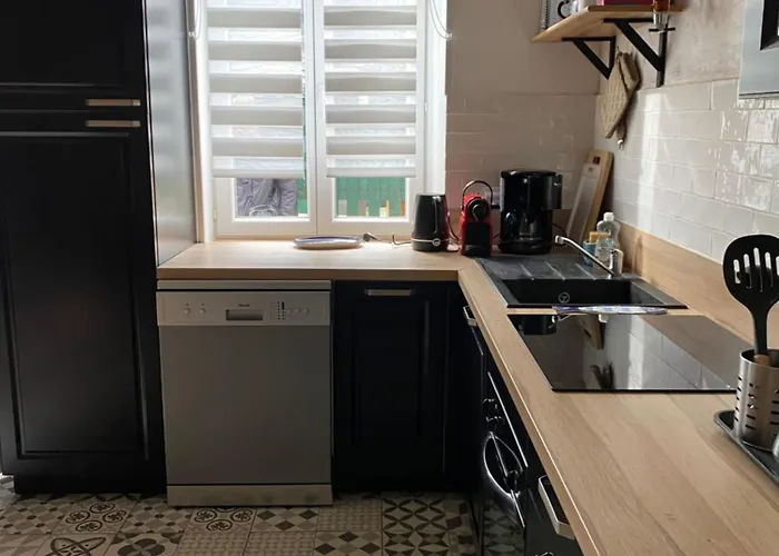 Yport, Maison De Pecheur Avec Jolie Terrasse.