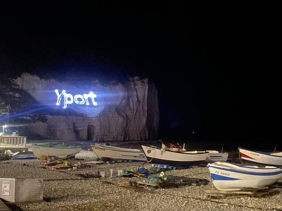 Yport, Maison De Pecheur Avec Jolie Terrasse. Hébergement de vacances