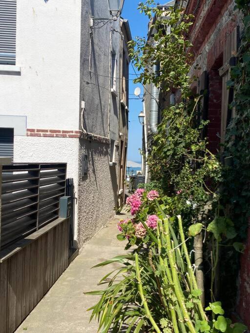 Yport, Maison De Pecheur Avec Jolie Terrasse. Holiday home *