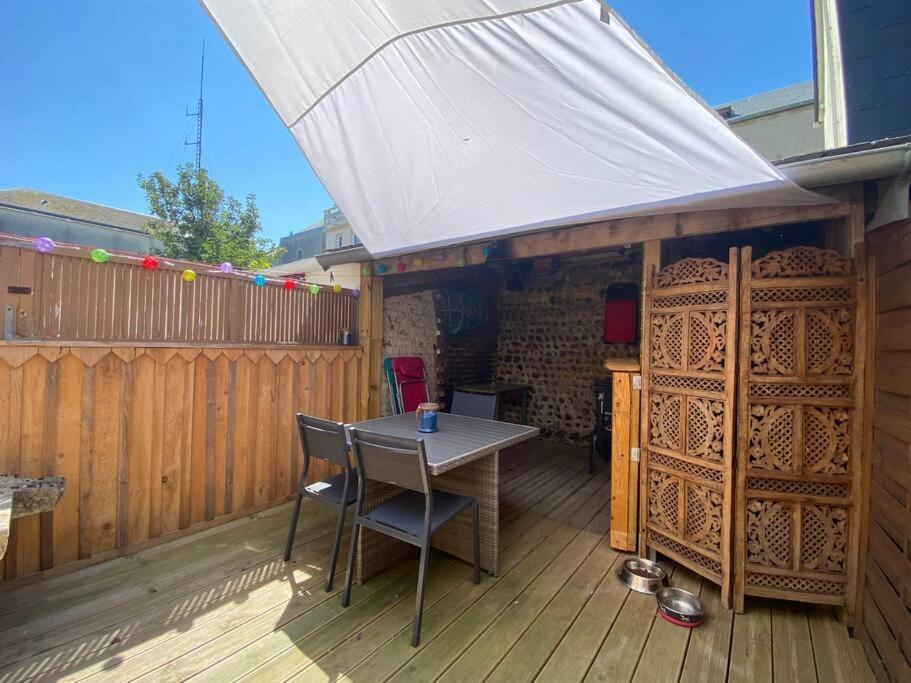 Yport, Maison De Pecheur Avec Jolie Terrasse.