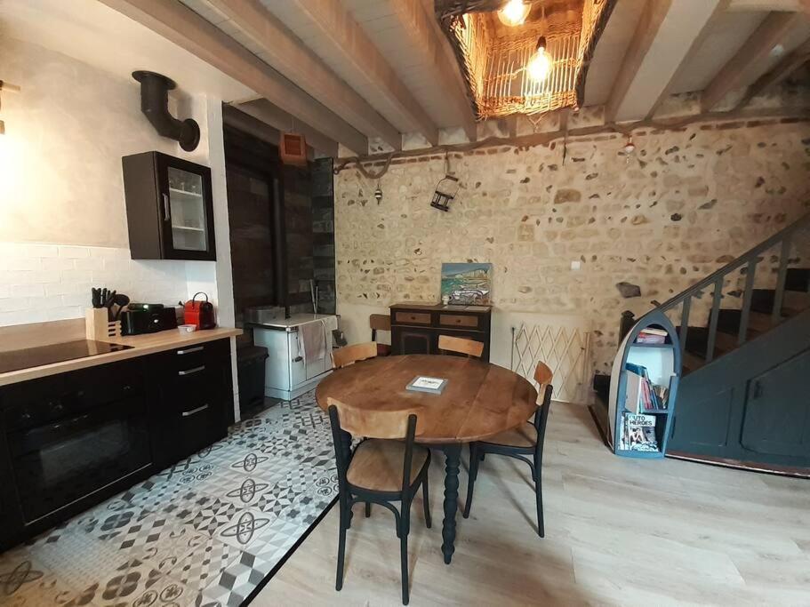 Yport, Maison De Pecheur Avec Jolie Terrasse. *